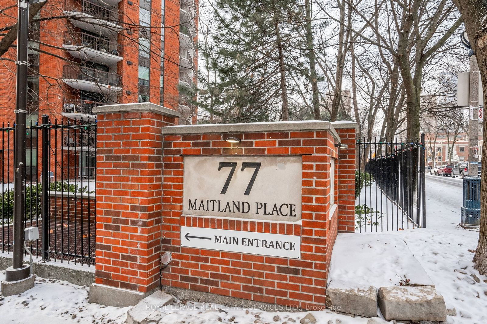 77 Maitland Pl, unit 406 for sale