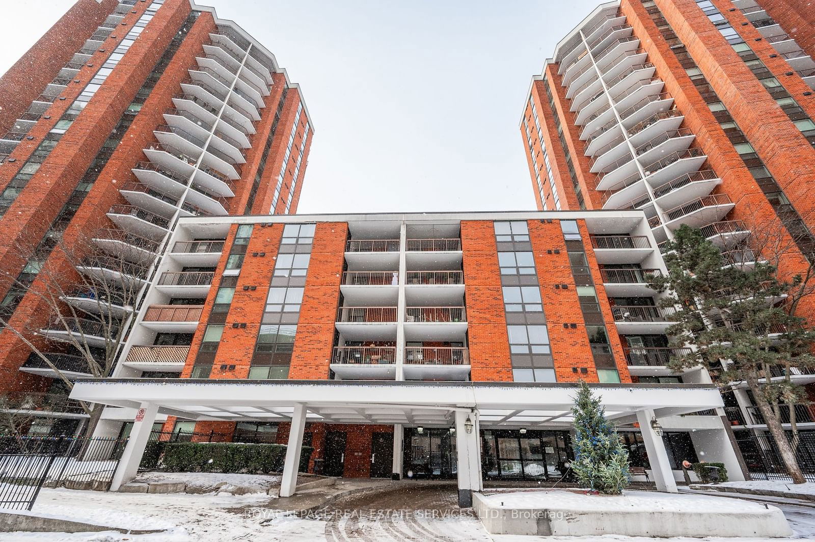 77 Maitland Pl, unit 406 for sale