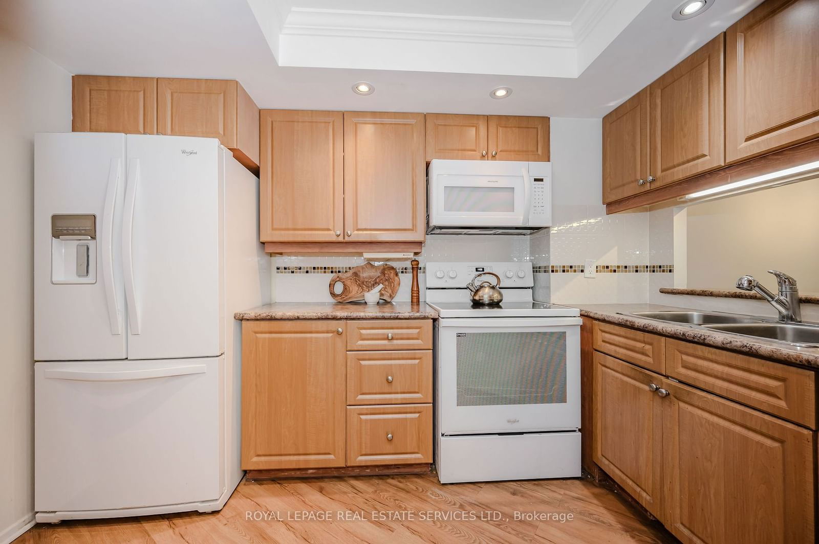 77 Maitland Pl, unit 406 for sale