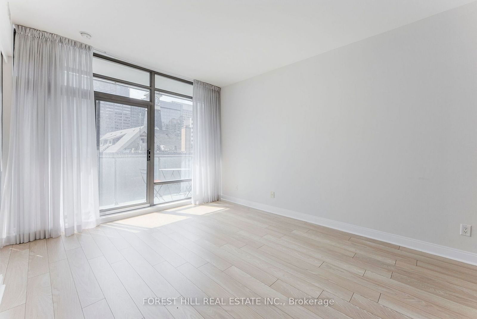 21 Scollard St, unit 307 for rent