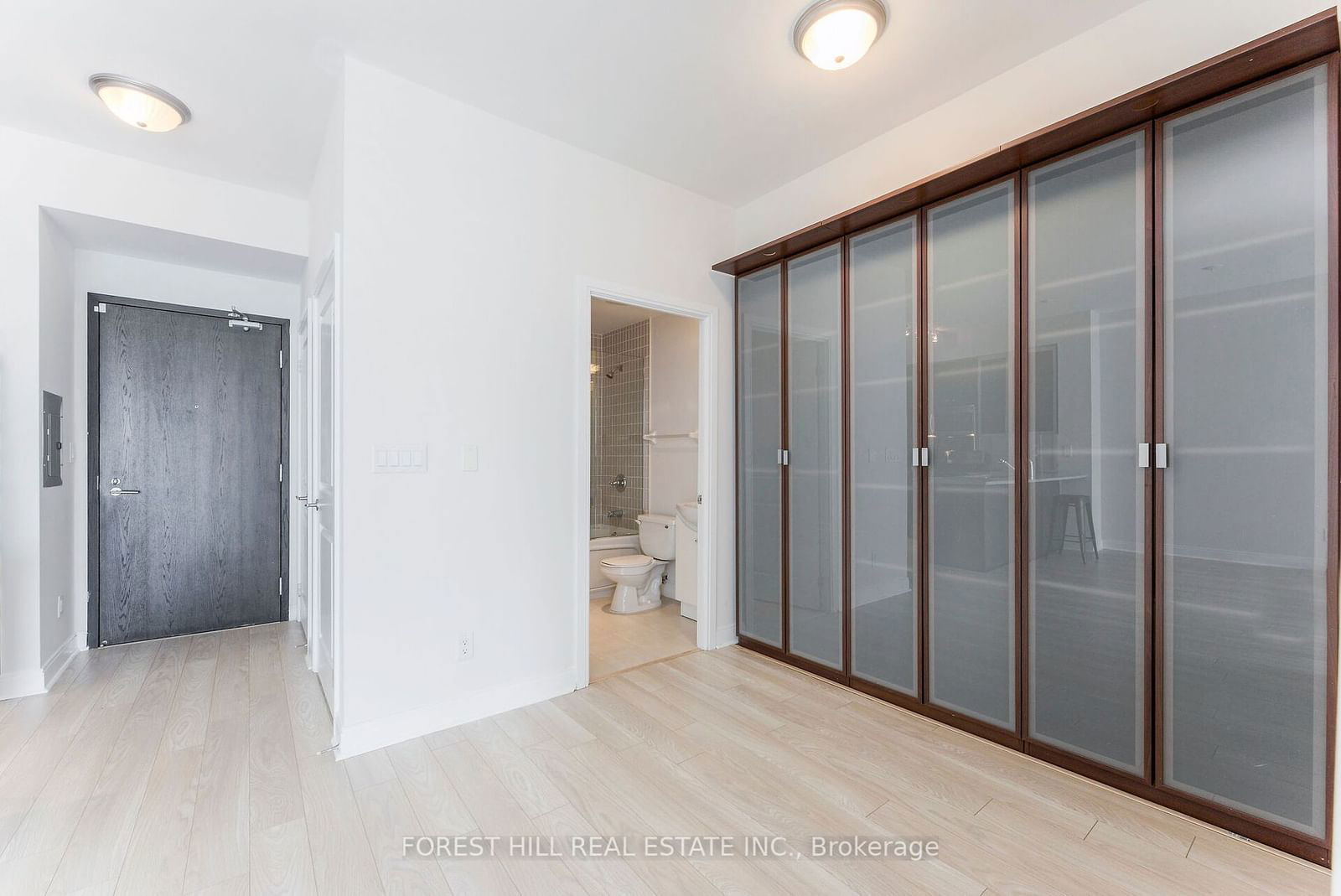 21 Scollard St, unit 307 for rent