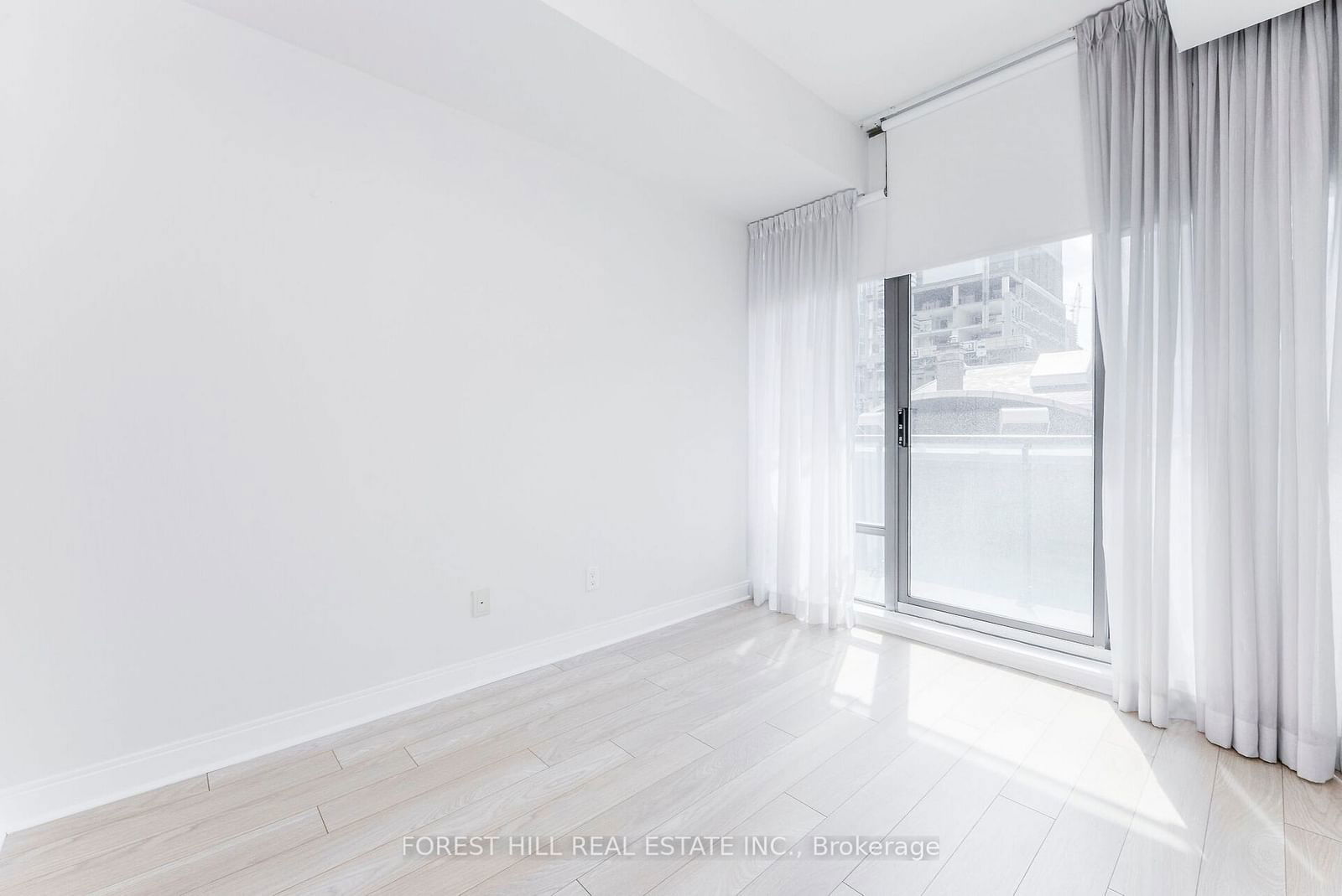 21 Scollard St, unit 307 for rent