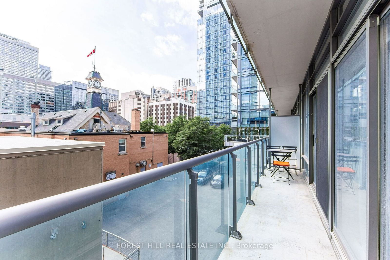 21 Scollard St, unit 307 for rent