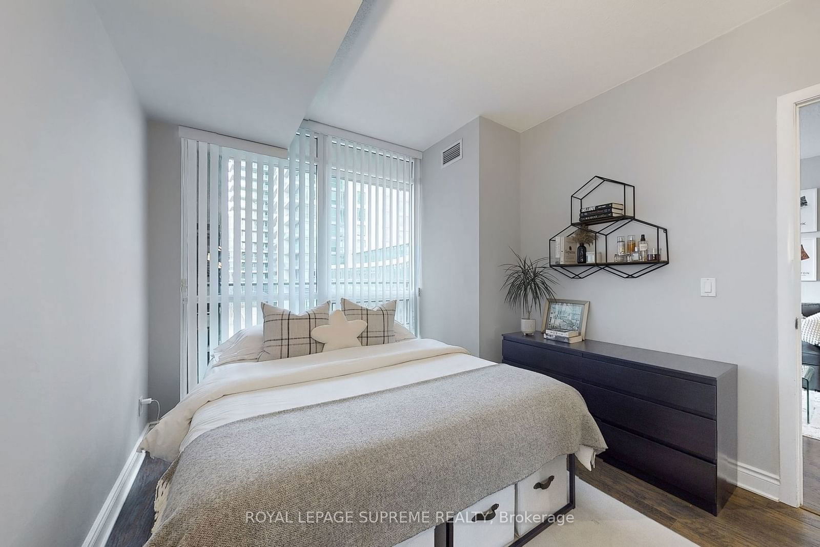 215 Fort York Blvd, unit 314 for sale