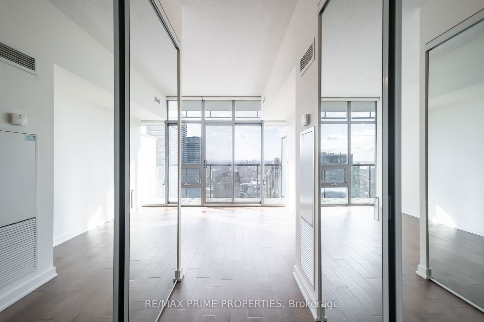 33 Charles St E, unit 3706 for rent