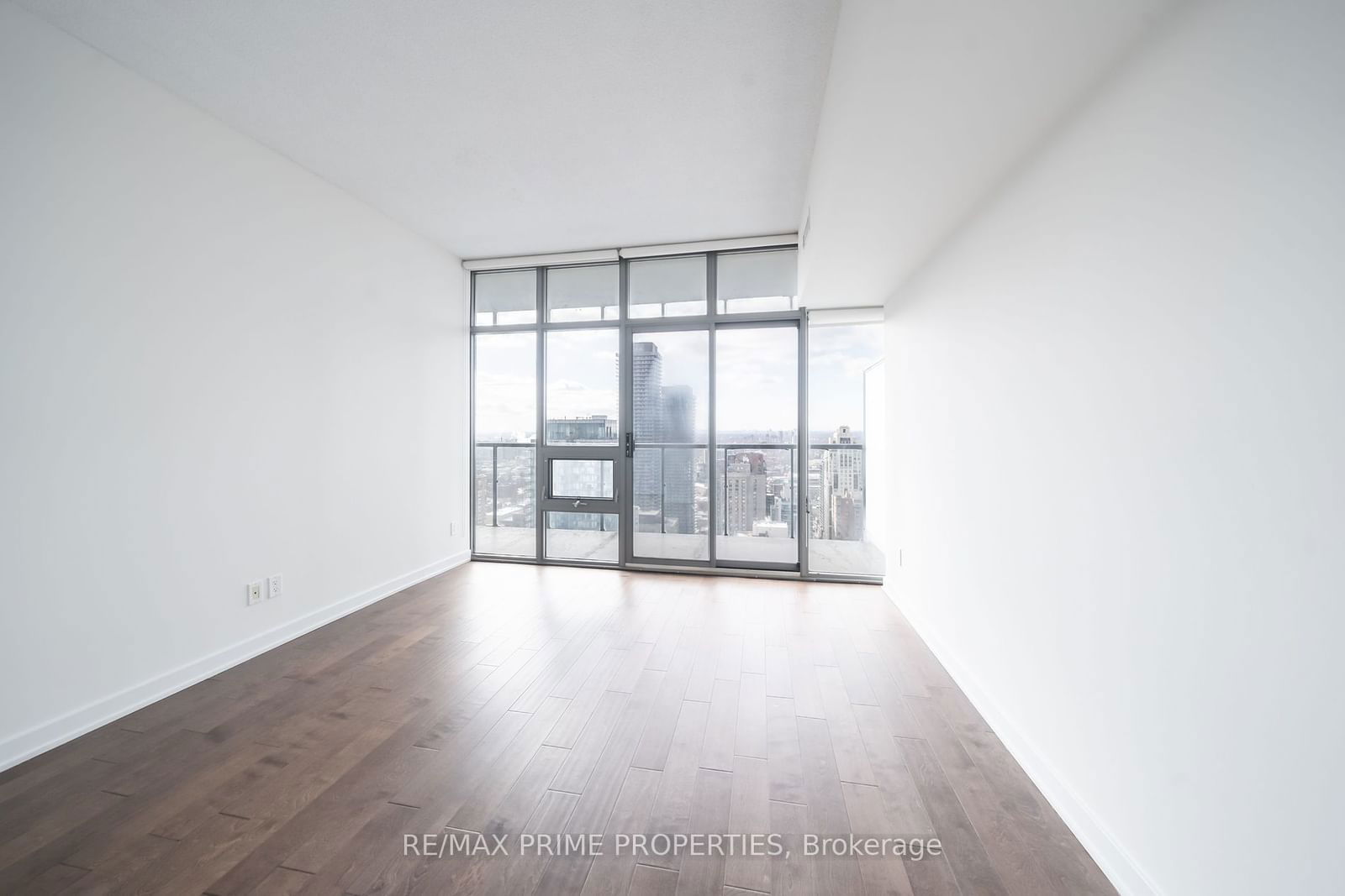 33 Charles St E, unit 3706 for rent