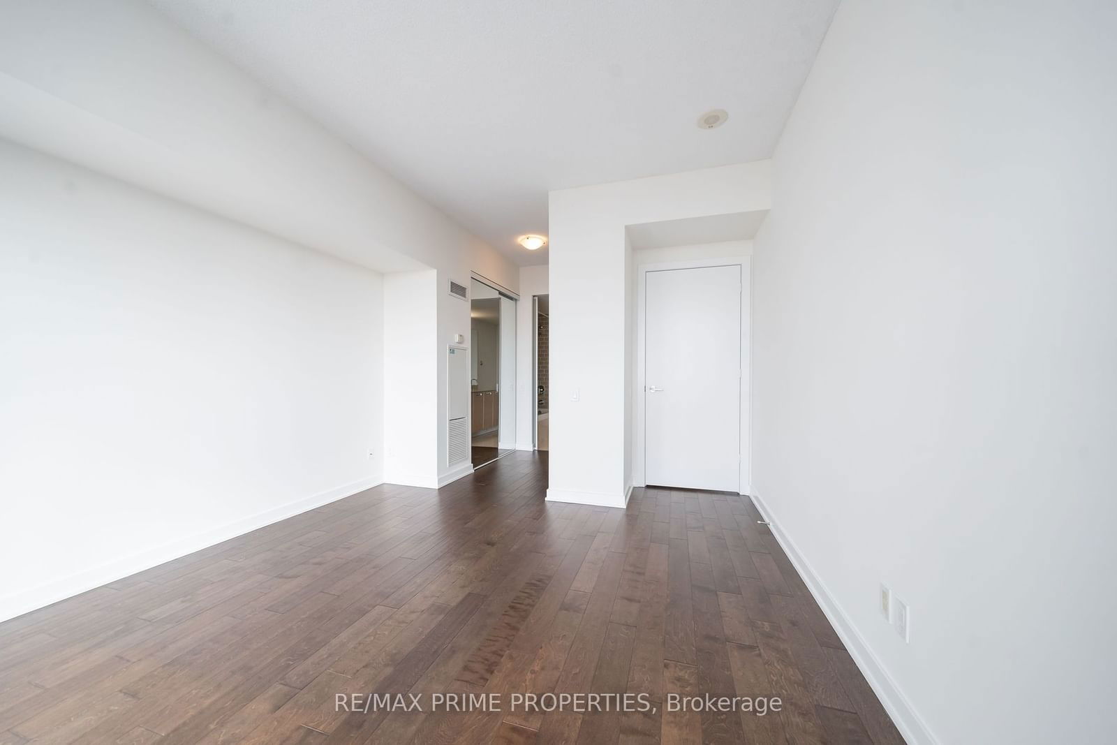 33 Charles St E, unit 3706 for rent