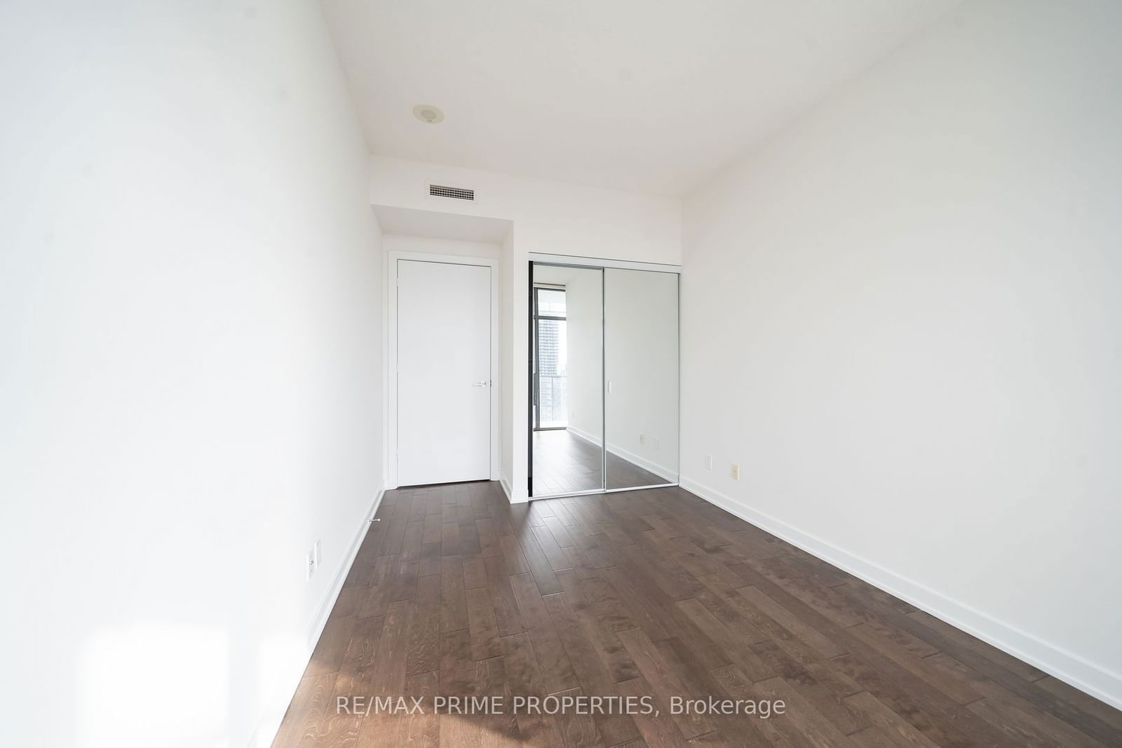 33 Charles St E, unit 3706 for rent