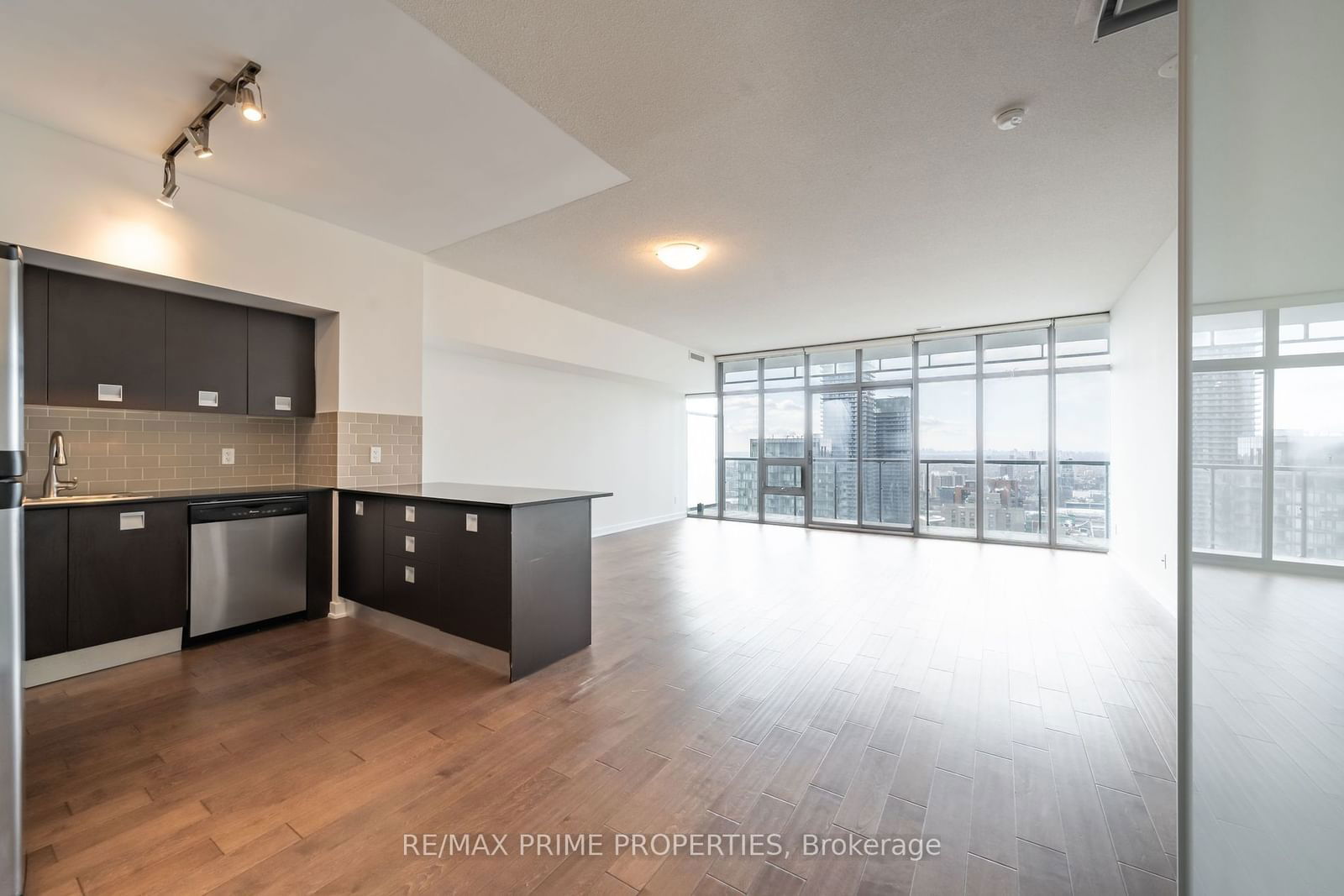 33 Charles St E, unit 3706 for rent