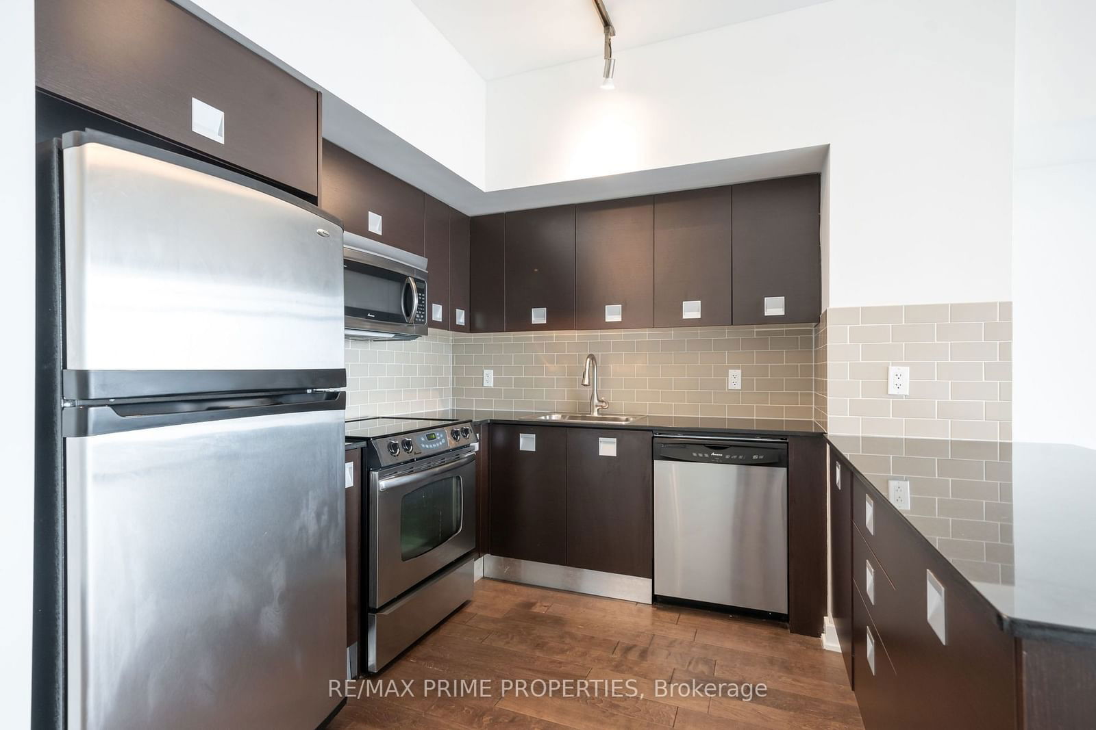 33 Charles St E, unit 3706 for rent