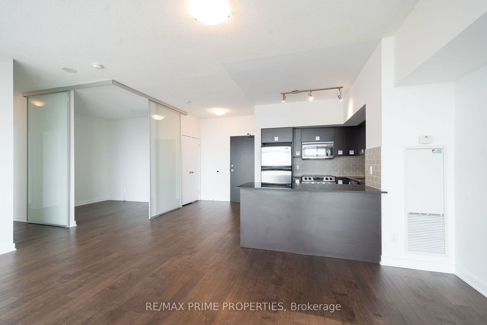 33 Charles St E, unit 3706 for rent