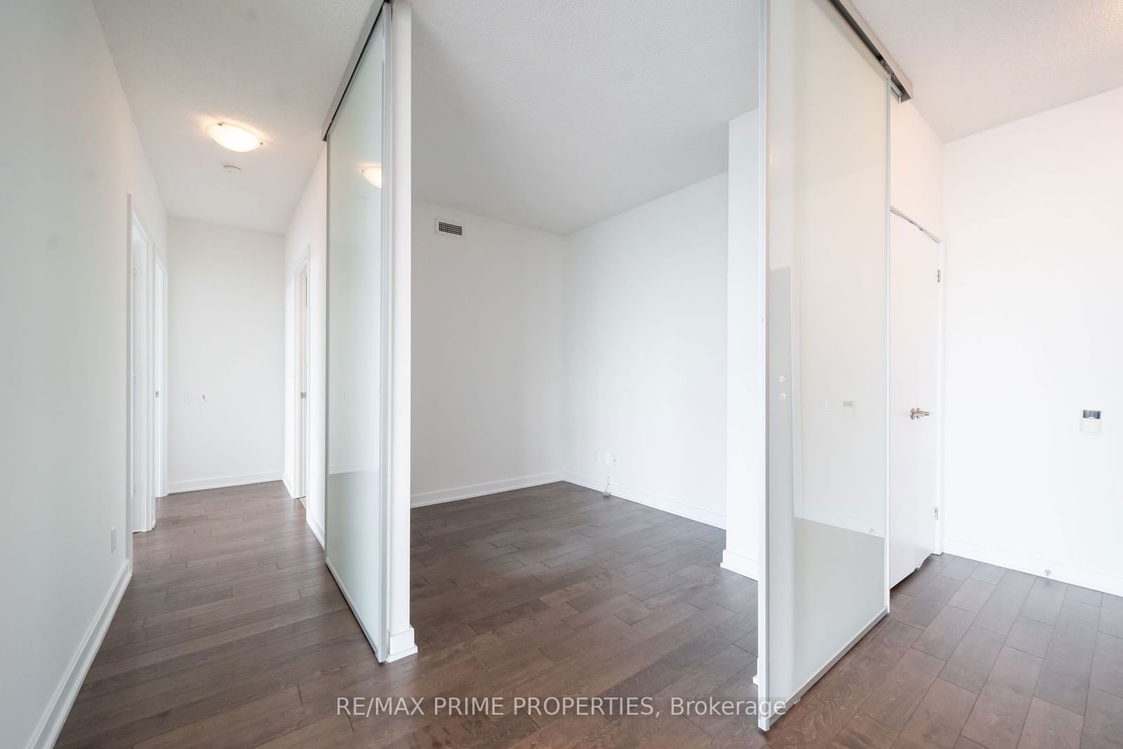 33 Charles St E, unit 3706 for rent