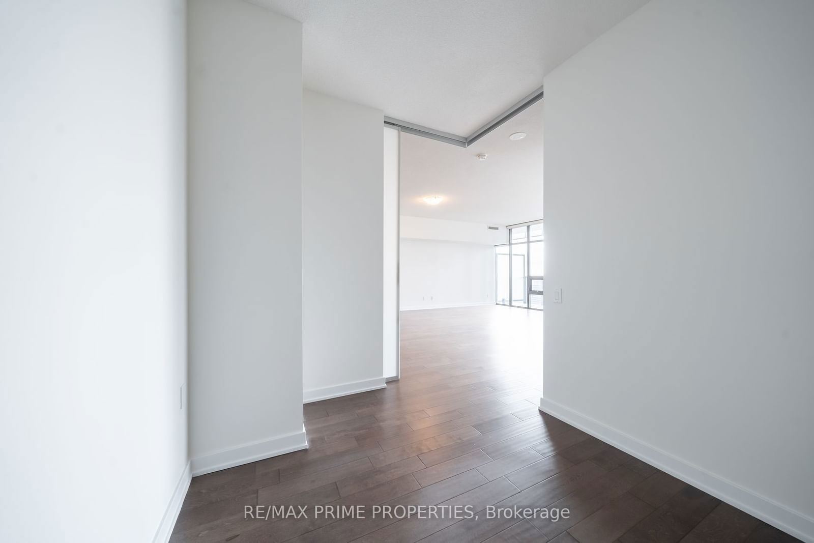 33 Charles St E, unit 3706 for rent