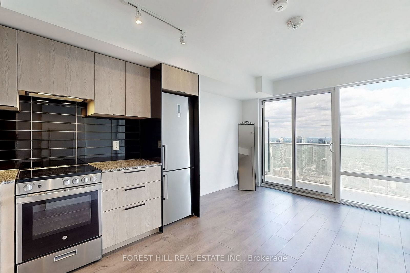 501 Yonge St, unit 4208 for sale