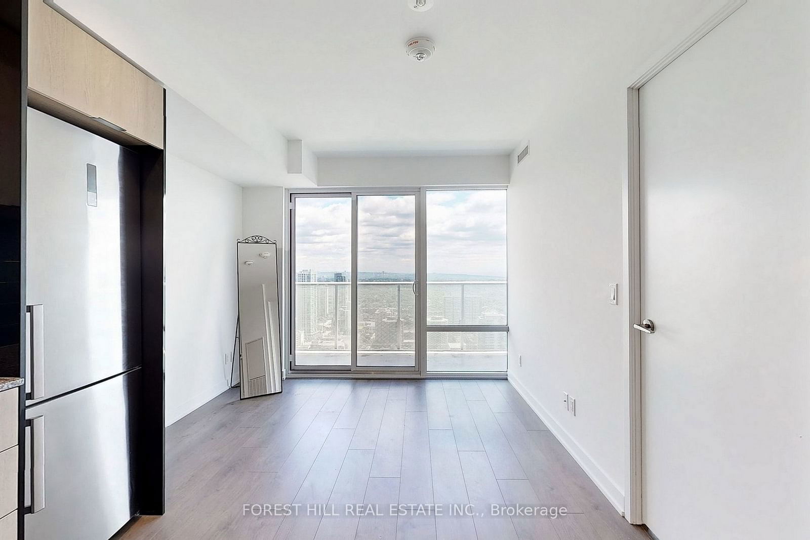 501 Yonge St, unit 4208 for sale