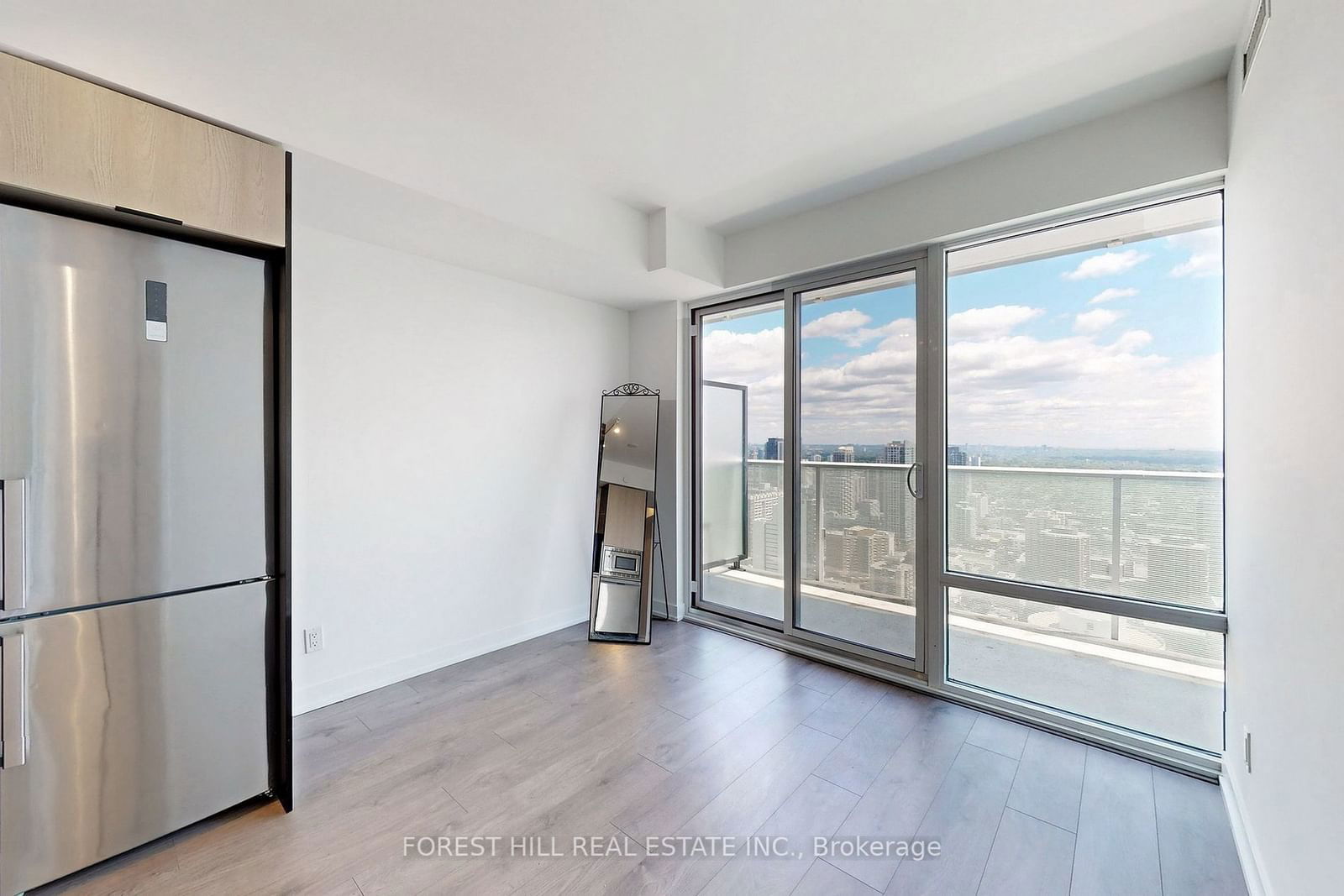 501 Yonge St, unit 4208 for sale