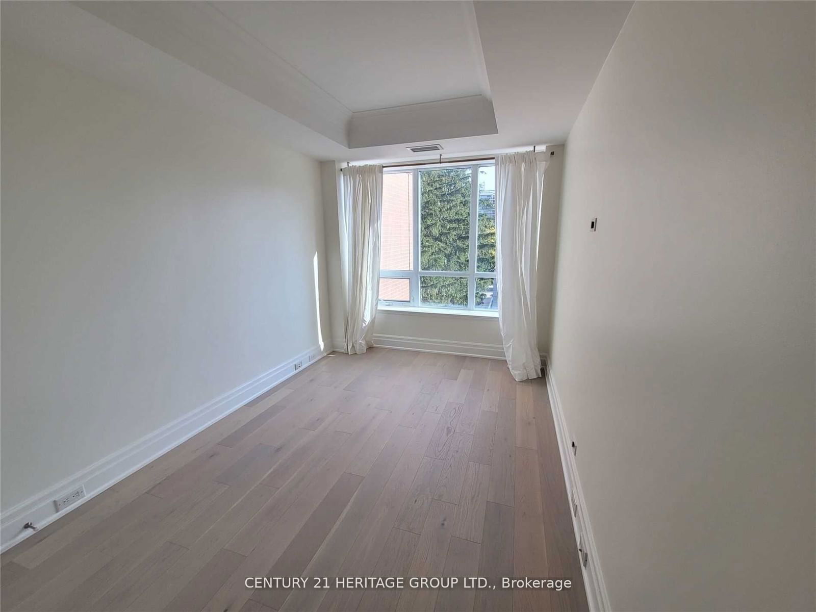 155 St. Clair Ave W, unit 407 for rent