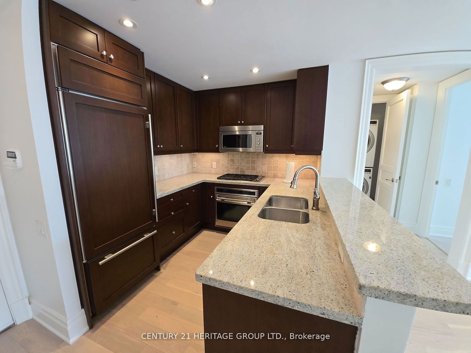 155 St. Clair Ave W, unit 407 for rent