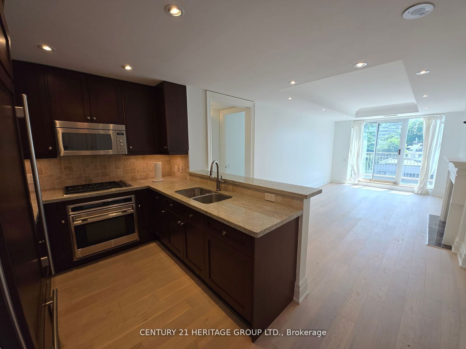 155 St. Clair Ave W, unit 407 for rent