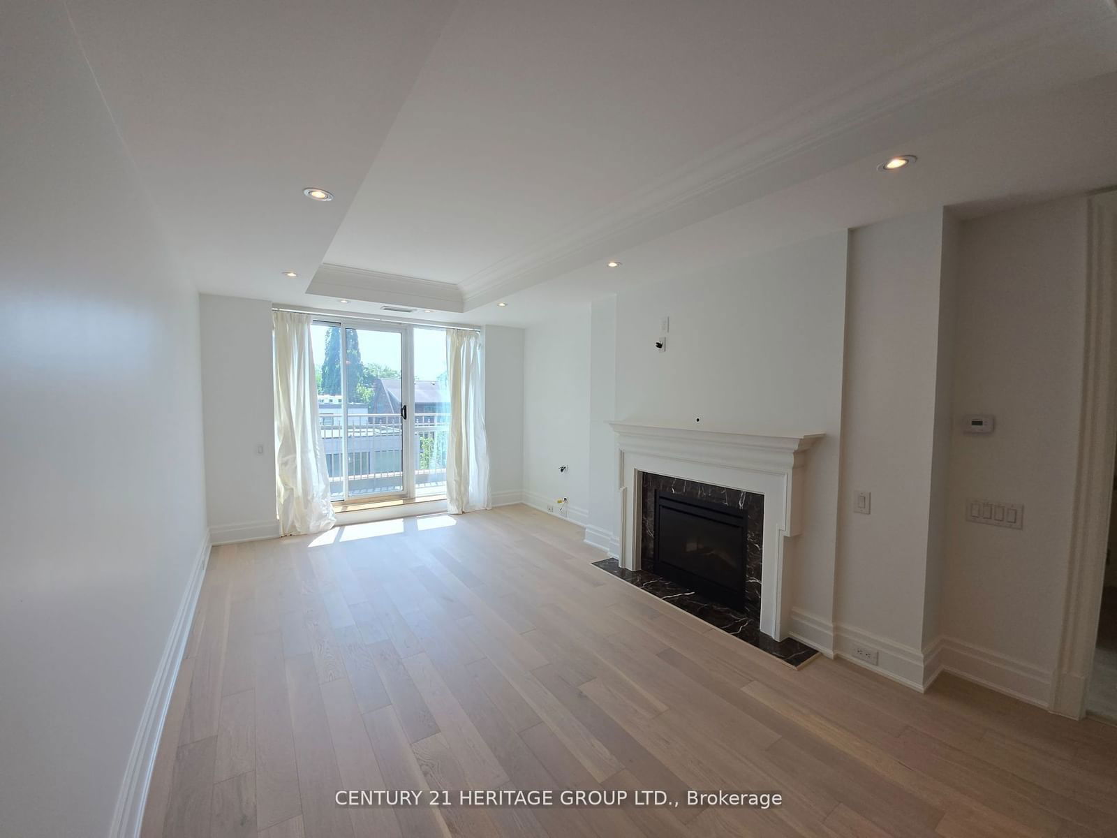 155 St. Clair Ave W, unit 407 for rent