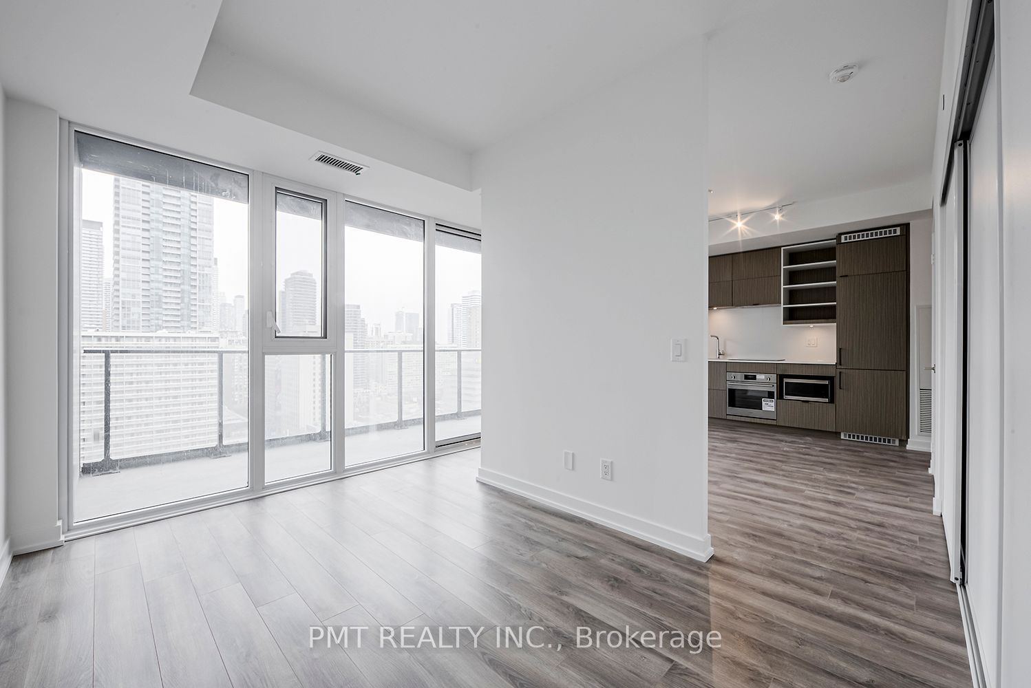 20 Edward St, unit 1901 for rent