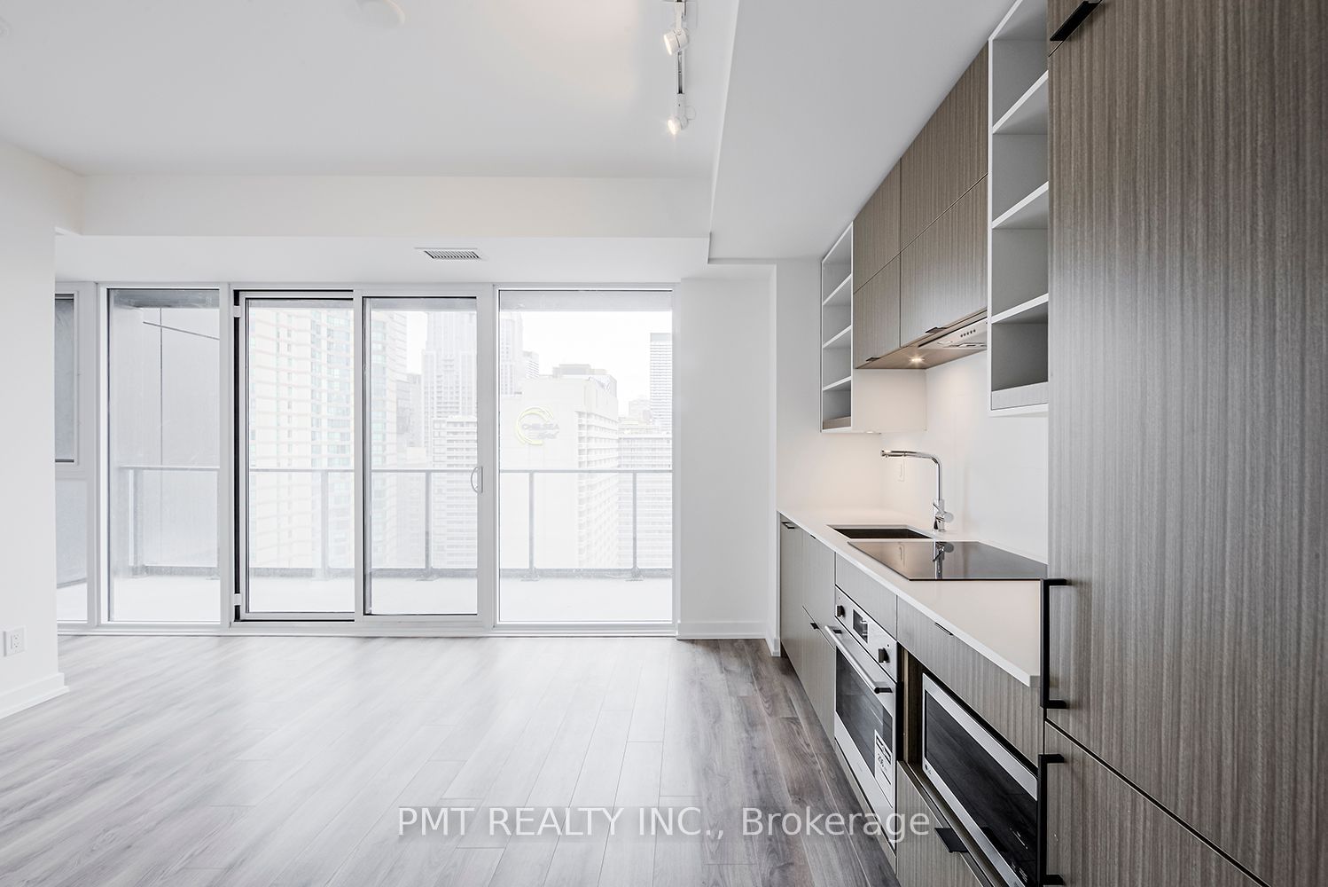 20 Edward St, unit 1901 for rent