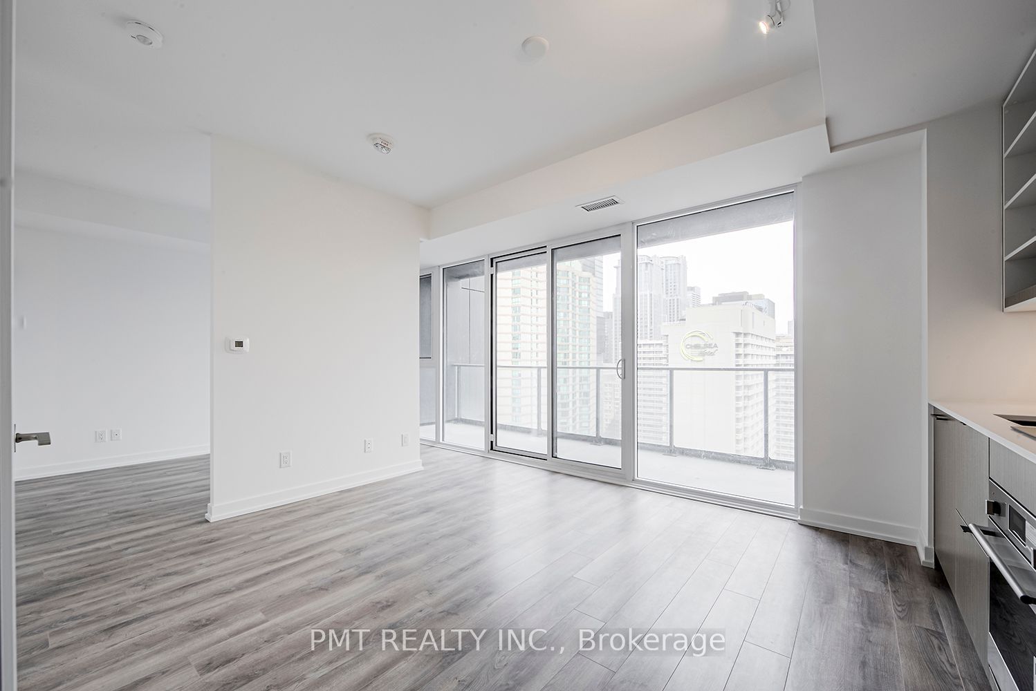 20 Edward St, unit 1901 for rent