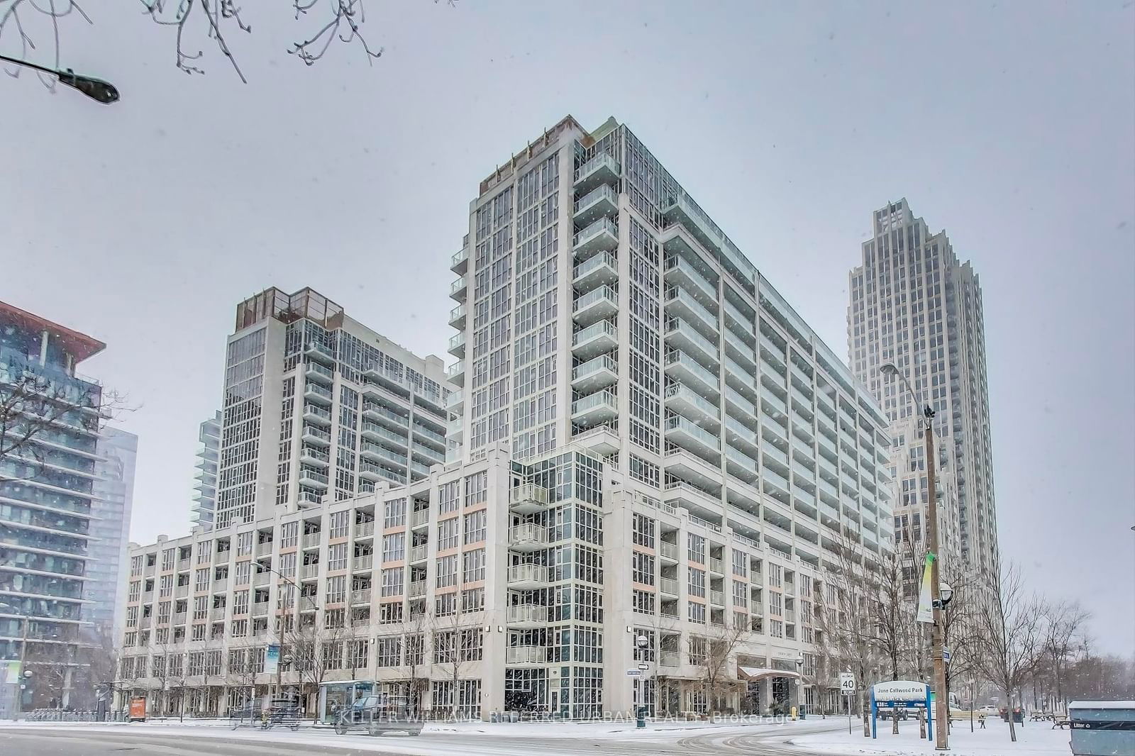 35 Bastion St, unit 826 for sale