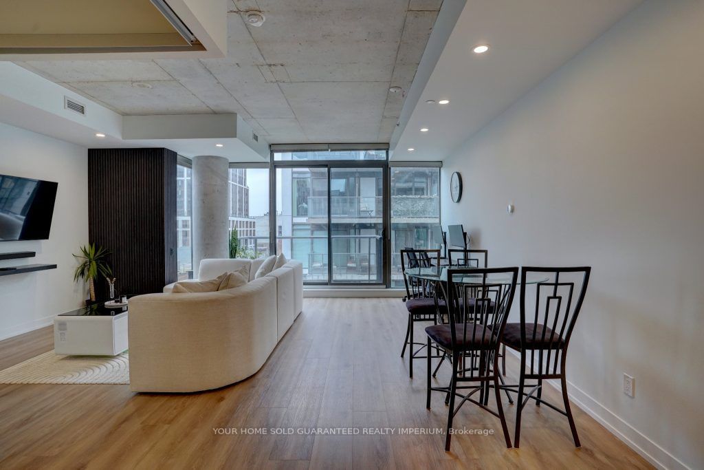 560 King St, unit 823 for sale