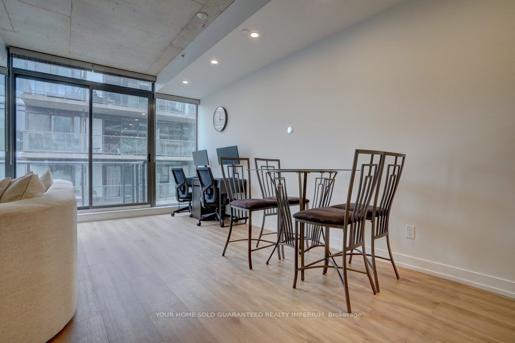 560 King St, unit 823 for sale