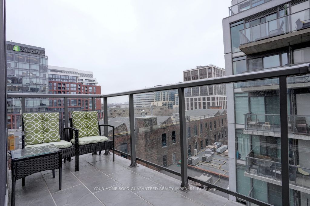 560 King St, unit 823 for sale