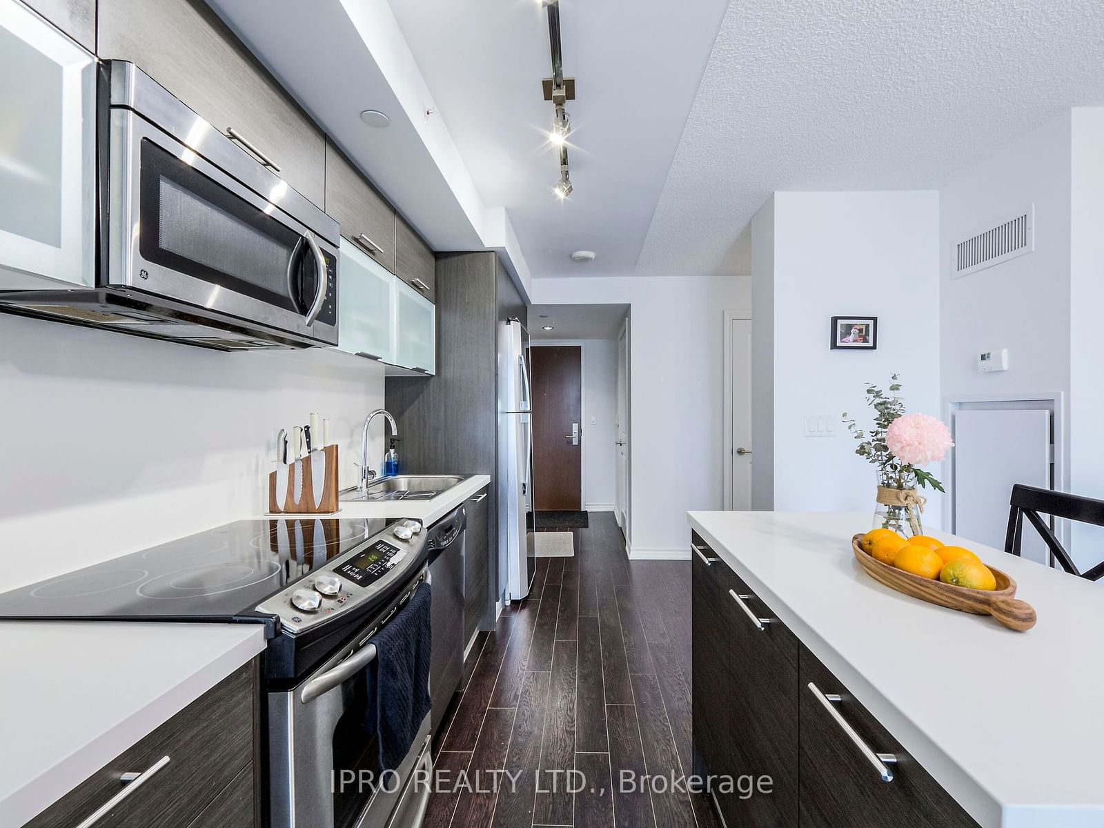 386 Yonge St, unit 708 for sale