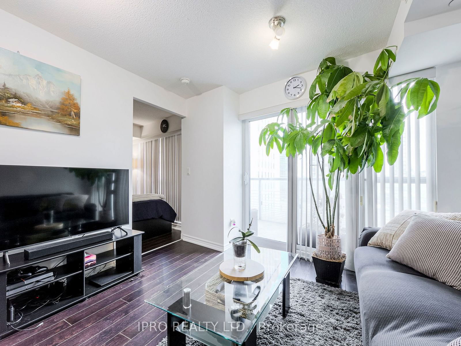 386 Yonge St, unit 708 for sale