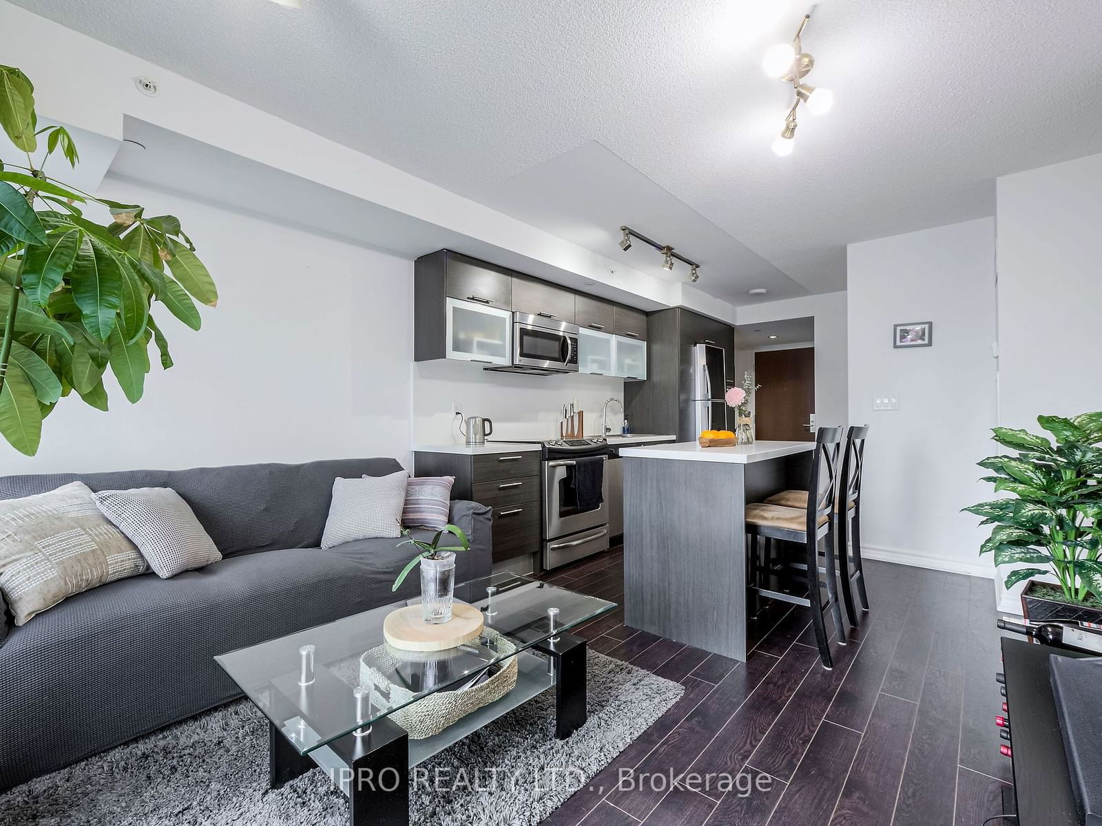 386 Yonge St, unit 708 for sale