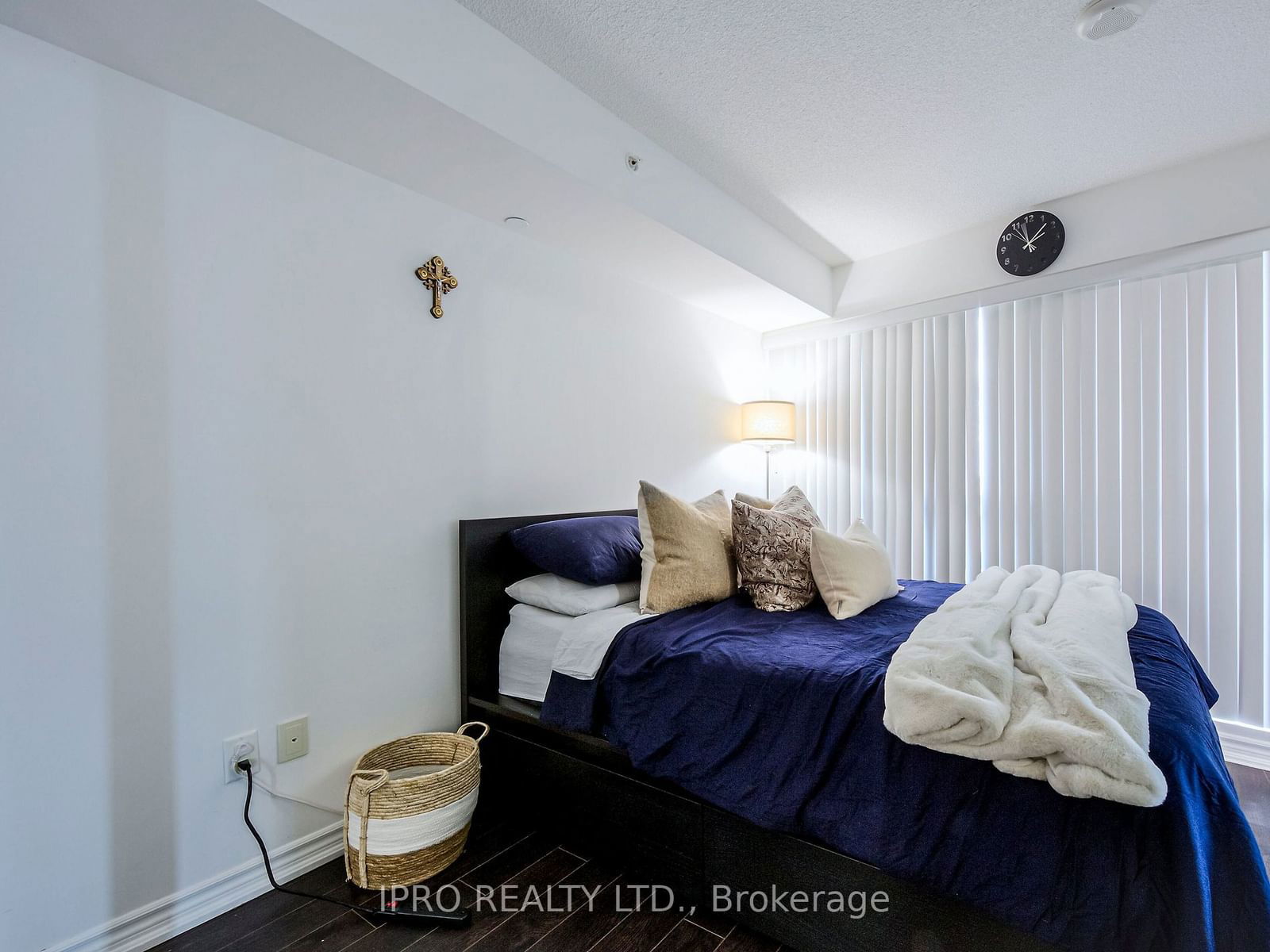 386 Yonge St, unit 708 for sale