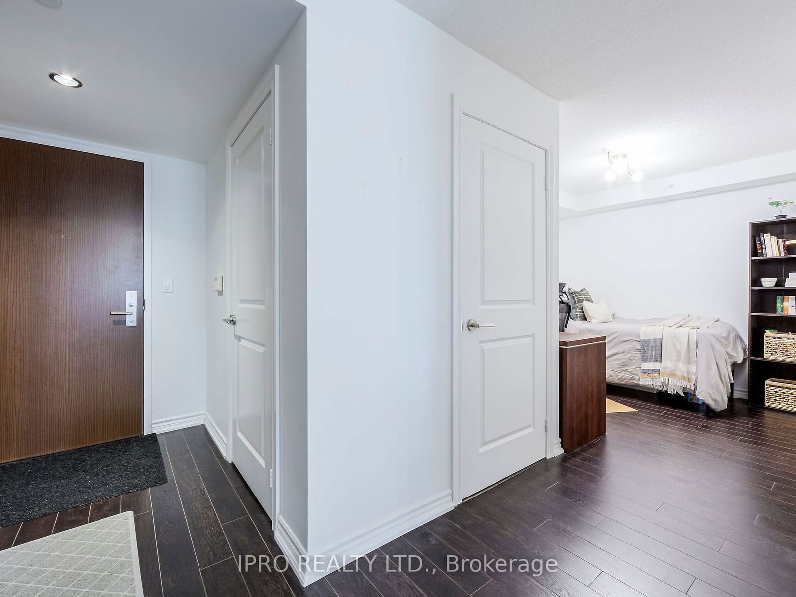 386 Yonge St, unit 708 for sale