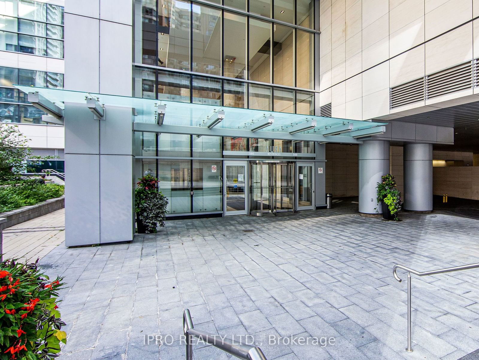 386 Yonge St, unit 708 for sale