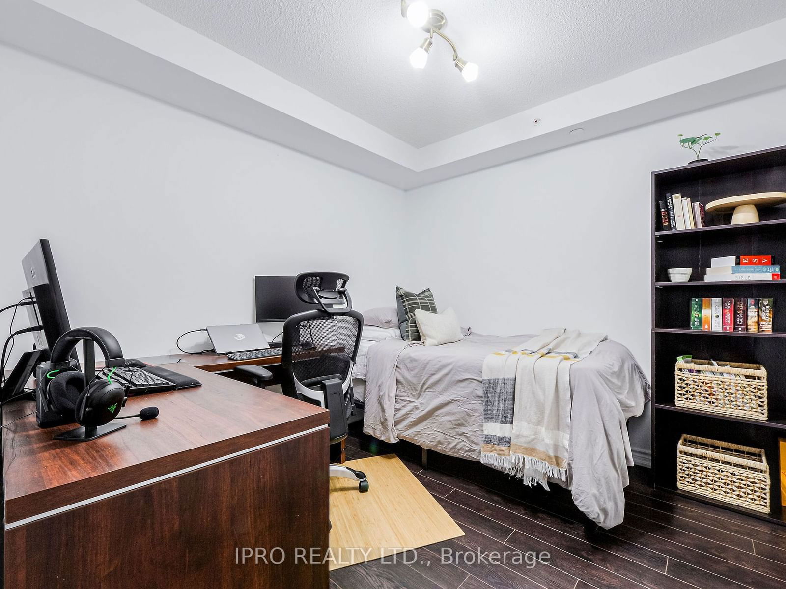 386 Yonge St, unit 708 for sale