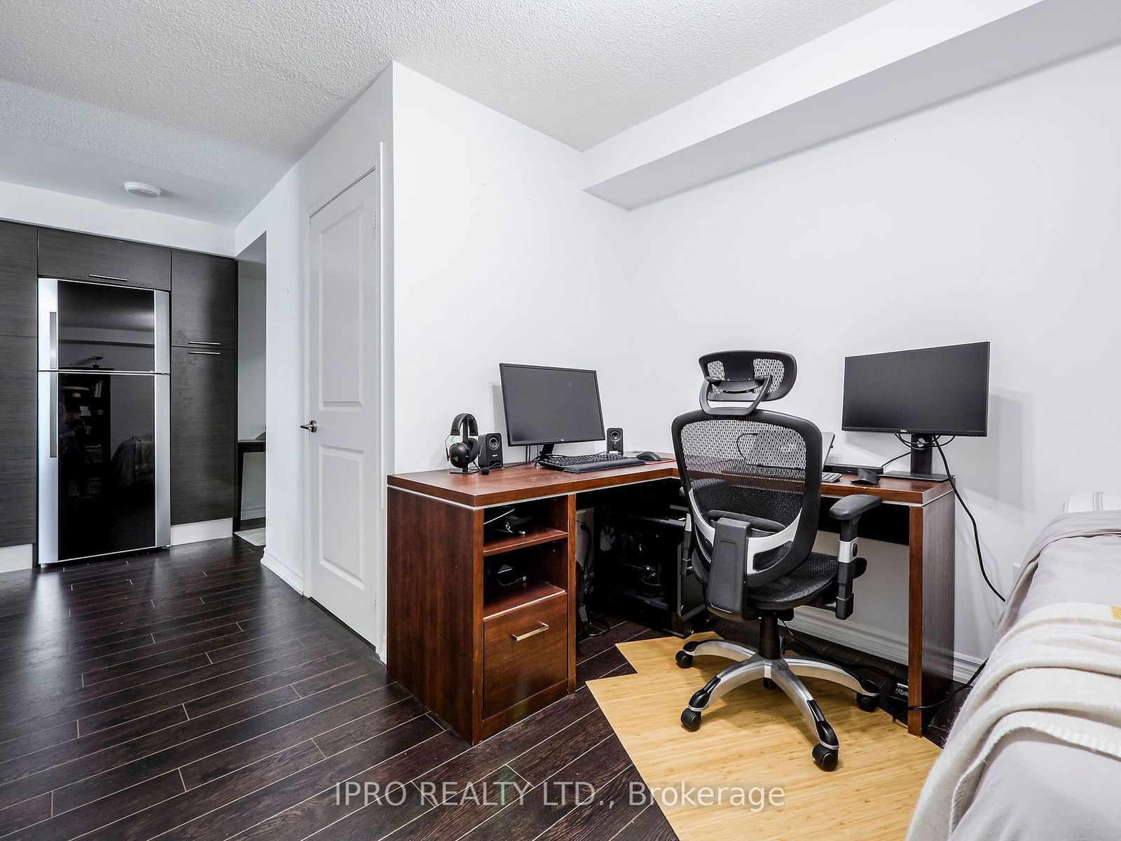 386 Yonge St, unit 708 for sale