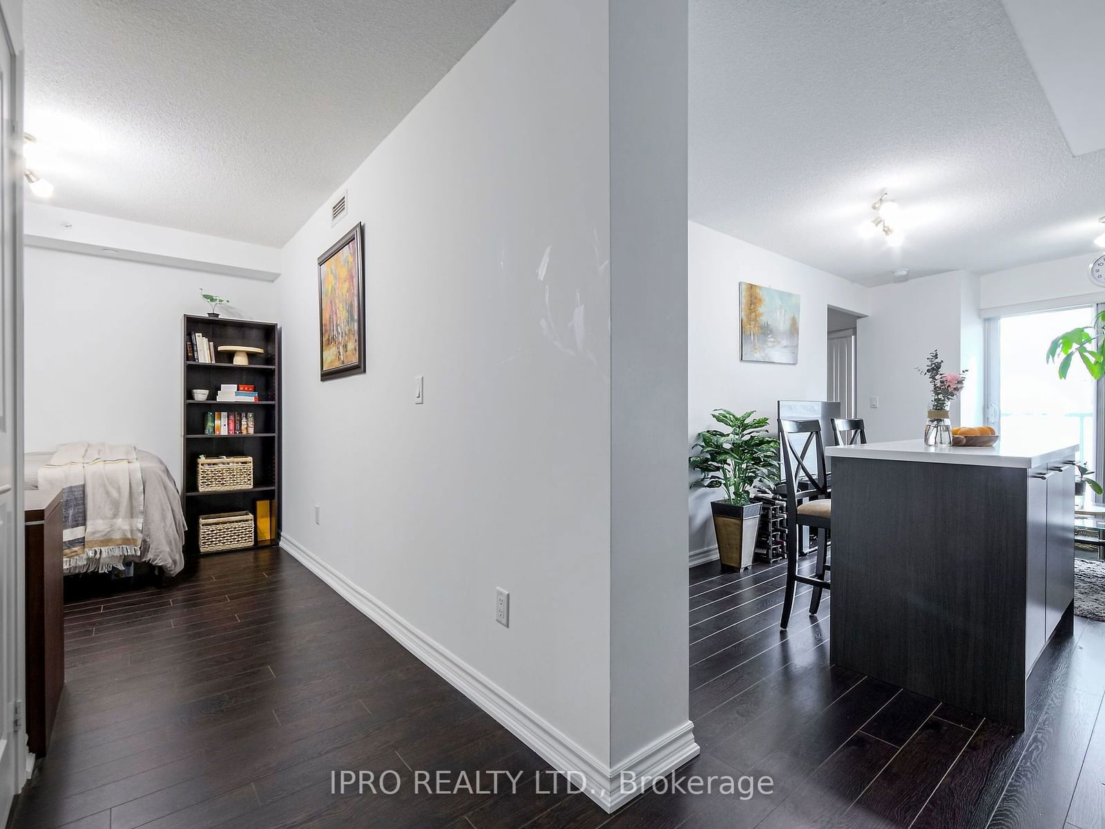 386 Yonge St, unit 708 for sale