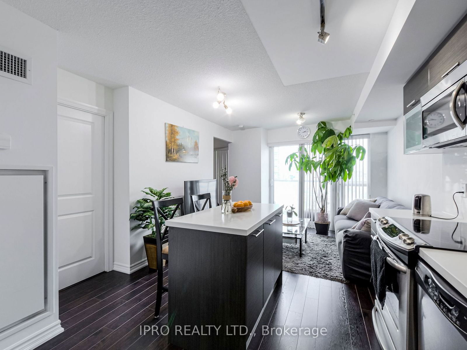 386 Yonge St, unit 708 for sale