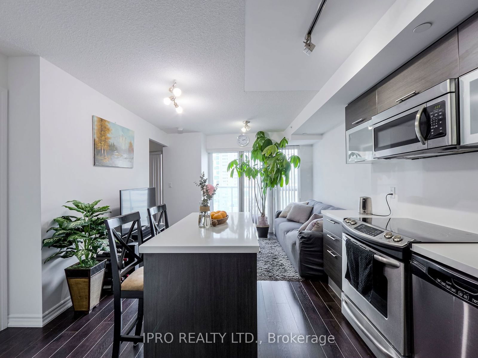 386 Yonge St, unit 708 for sale