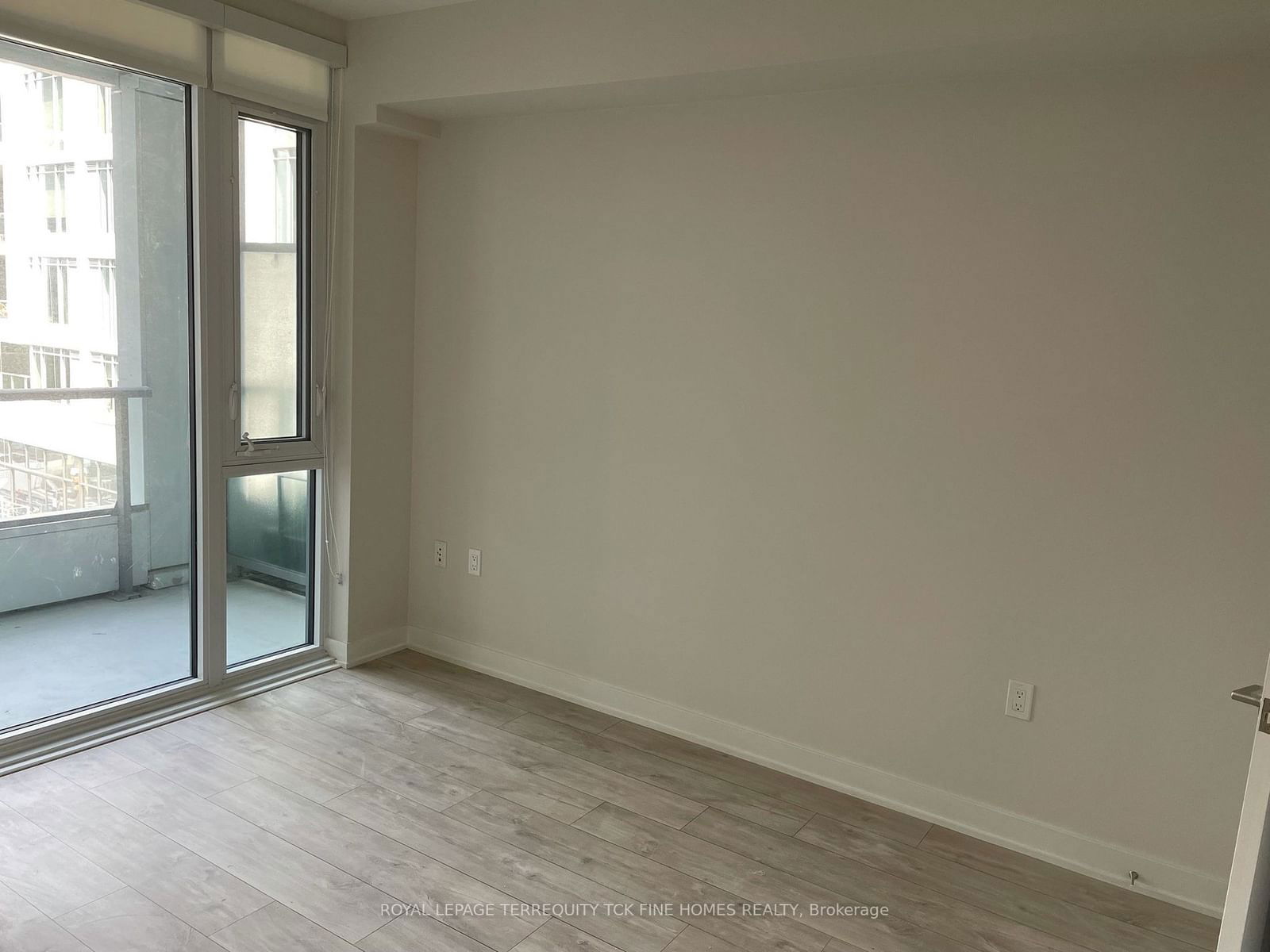 576 Front St W, unit 413E for rent