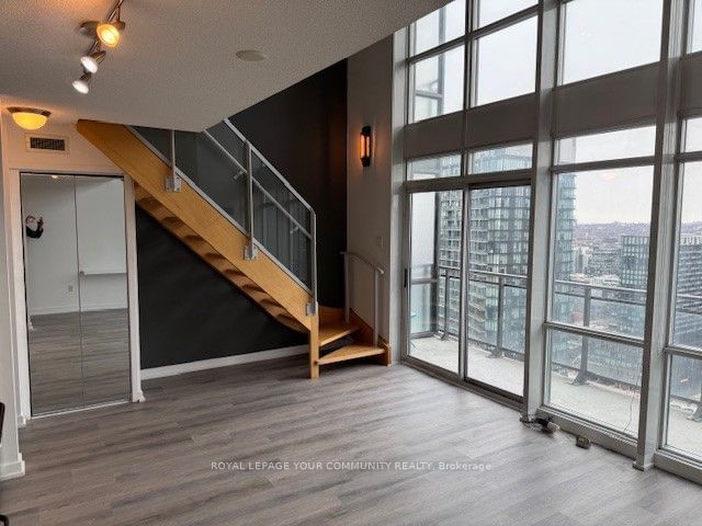 15 Fort York Blvd, unit 4105 for rent