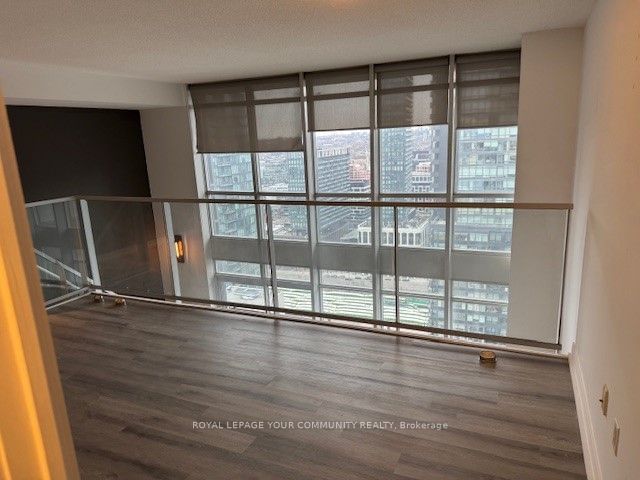 15 Fort York Blvd, unit 4105 for rent