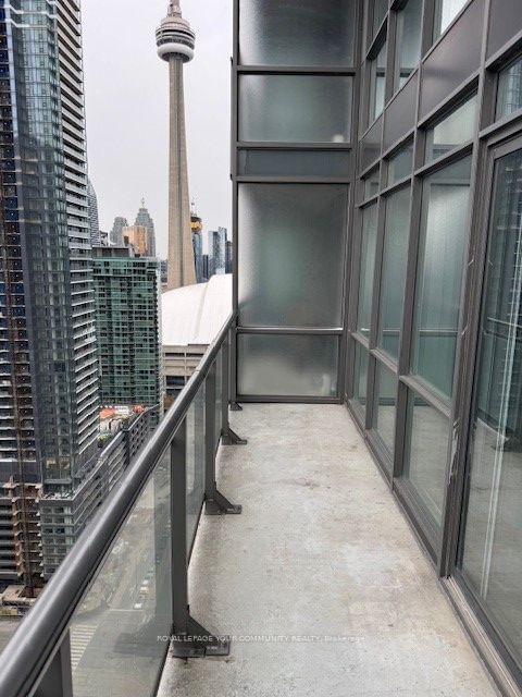 15 Fort York Blvd, unit 4105 for rent