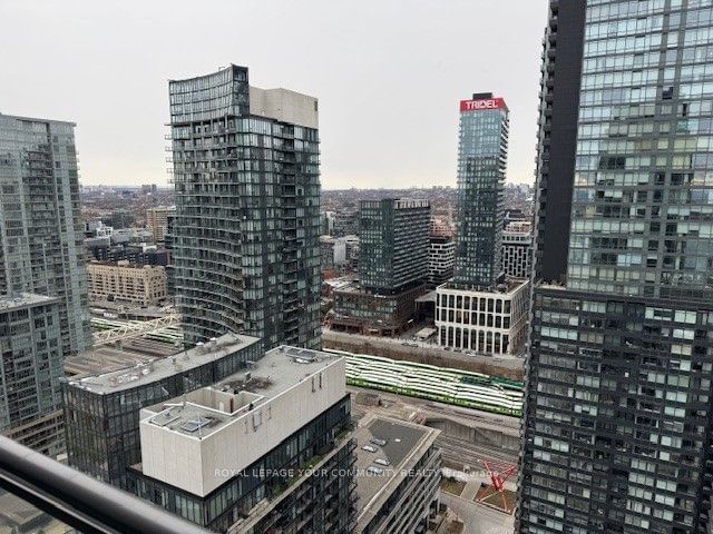 15 Fort York Blvd, unit 4105 for rent