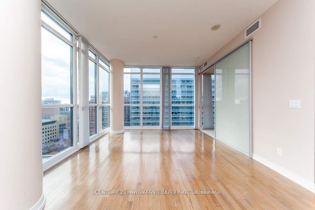 770 Bay St, unit 1610 for rent