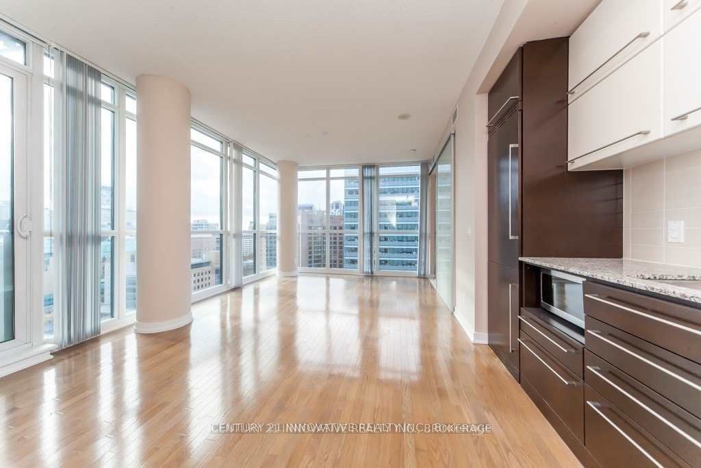 770 Bay St, unit 1610 for rent