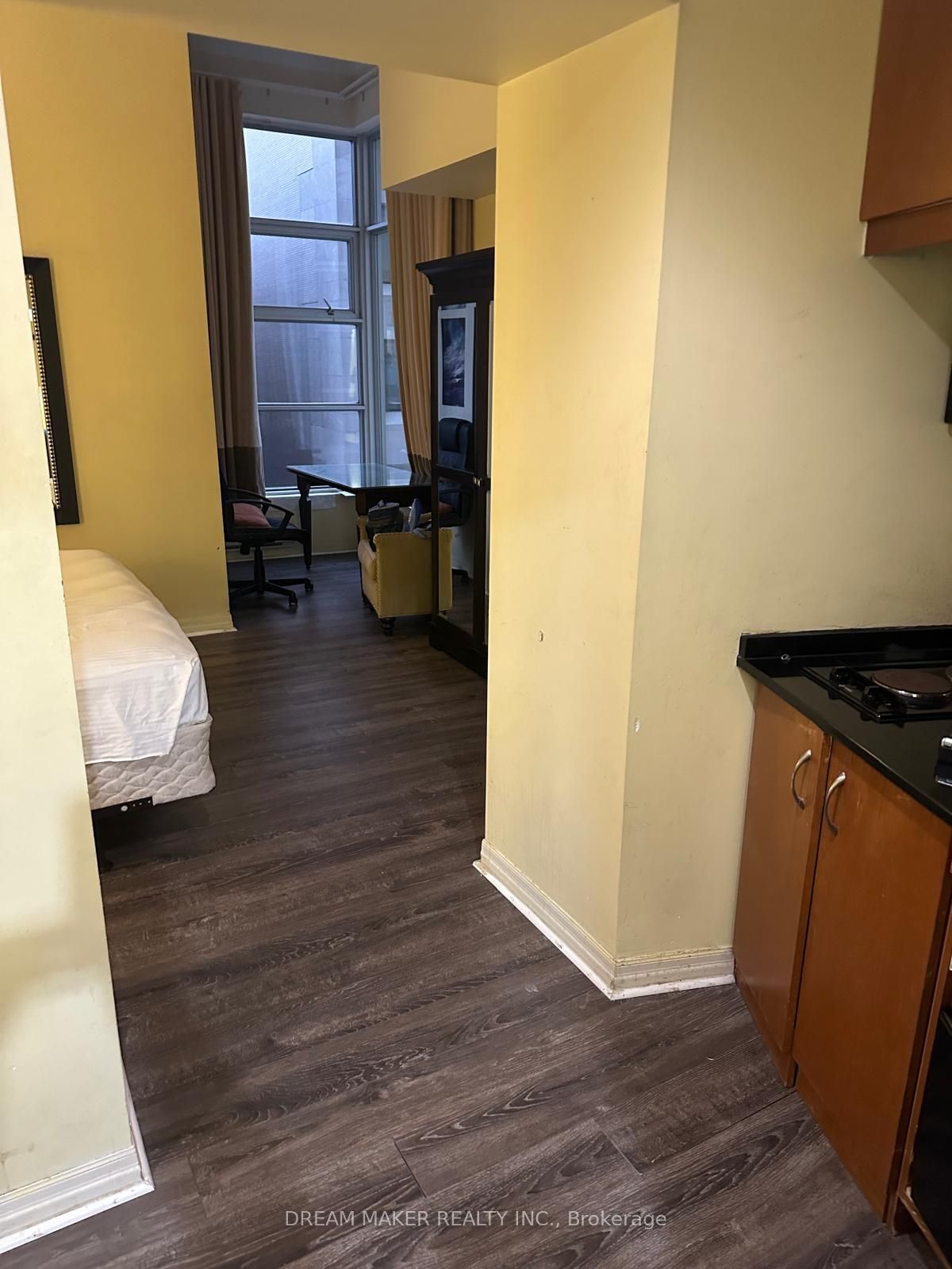 1 King St W, unit 918 for rent